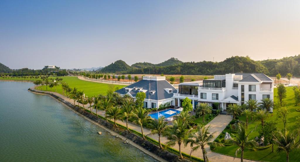 Một phần The Five Villas & Resort Ninh Binh