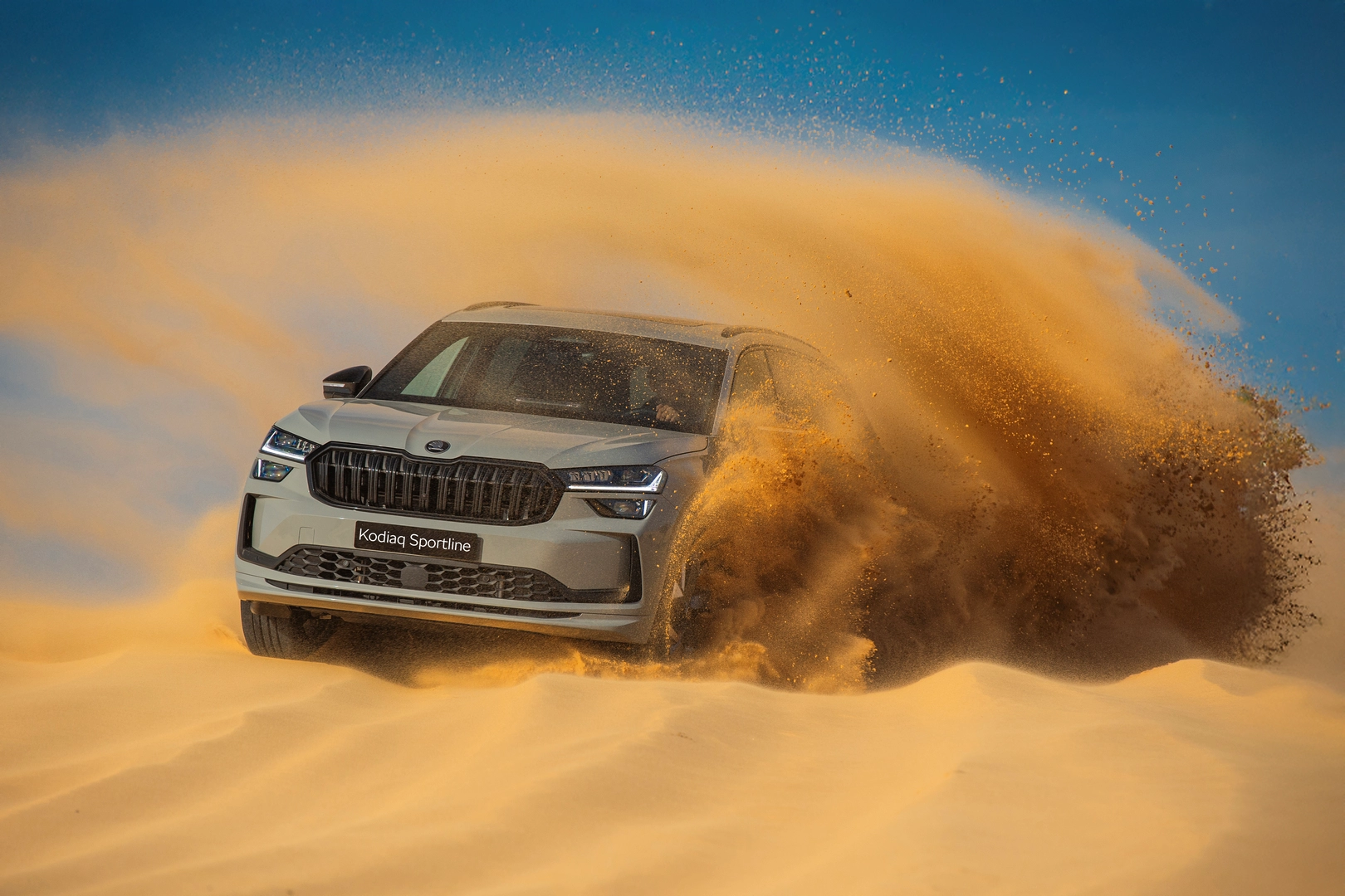 Được trang bị động cơ 2.0 Turbo TSI với nhiều tinh chỉnh, Kodiaq Sportline sở hữu công suất lên tới 190Ps tại 4200 – 6500 Rpm và mô men xoắn cực đại 320Nm tại dải vòng tua dài hơn từ 1400 – 4100 Rpm, cho cảm giác lái đầy phấn khích và mạnh mẽ. Hộp số DSG 7 cấp đảm bảo sự mượt mà tối đa và tiết kiệm nhiên liệu khi di chuyển trong các điều kiện khác nhau.