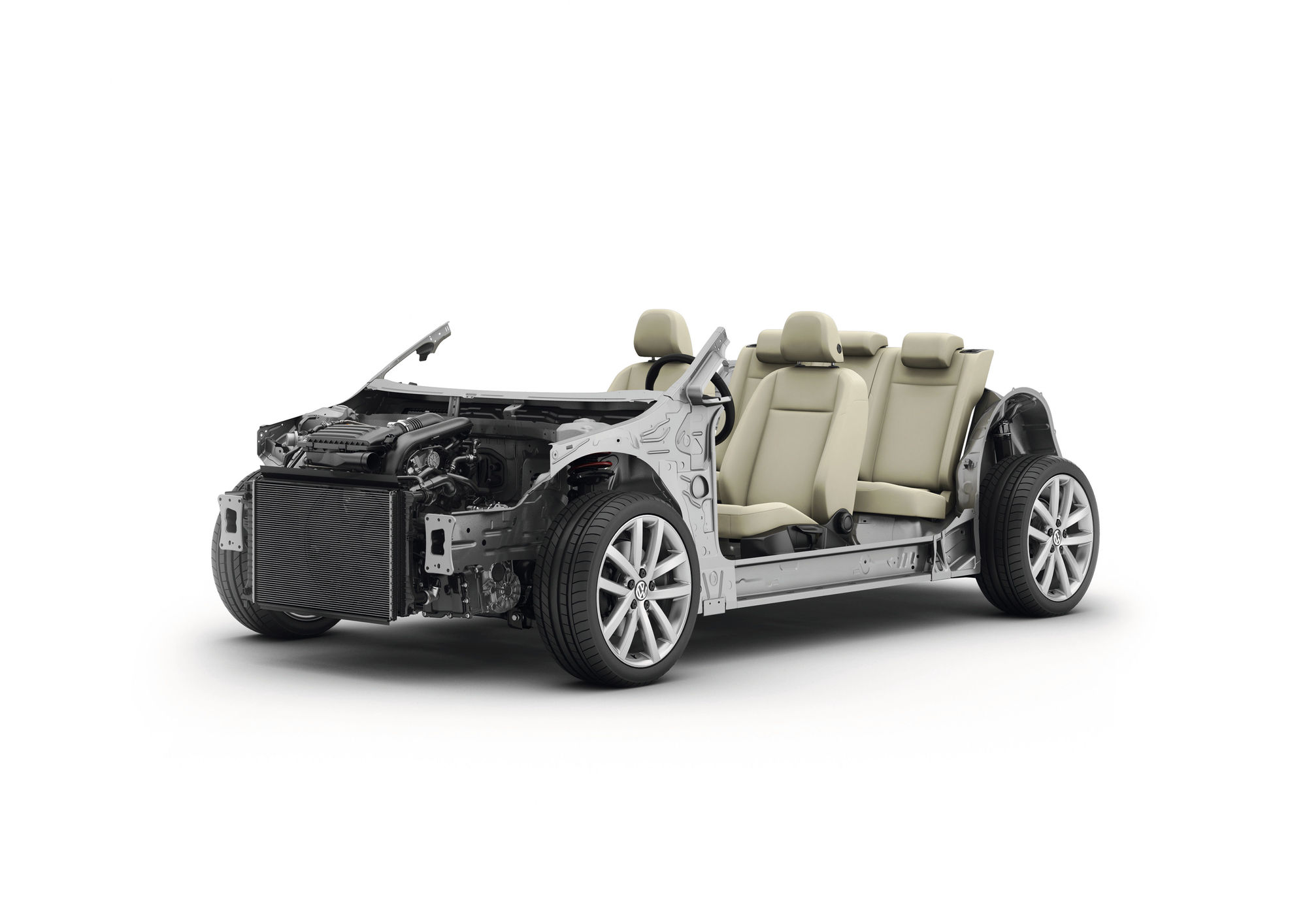 Khung gầm MQB-A0 – nền tảng toàn cầu của Tập đoàn Volkswagen – mang đến kết cấu vững chắc, trọng lượng tối ưu và khả năng kiểm soát ổn định vượt trội. Xe vận hành đầm chắc, vào cua mượt và ít rung lắc, ngay cả khi di chuyển ở tốc độ cao.